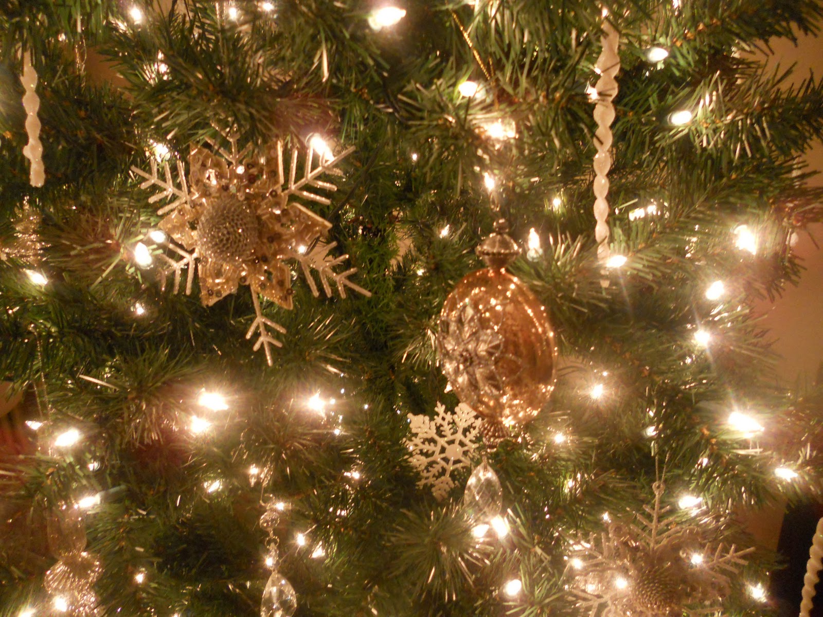 White Christmas Tree Lights Wallpaper O