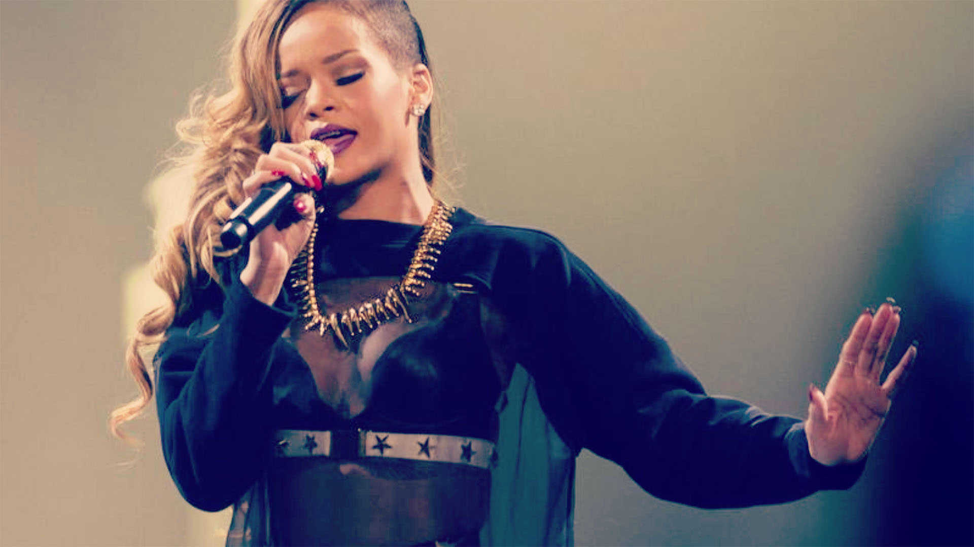 Rihanna Singing HD Wallpaper