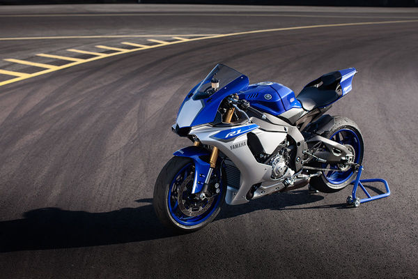 Yamaha Yzf R1 And R1m First Ride Motorcyclist