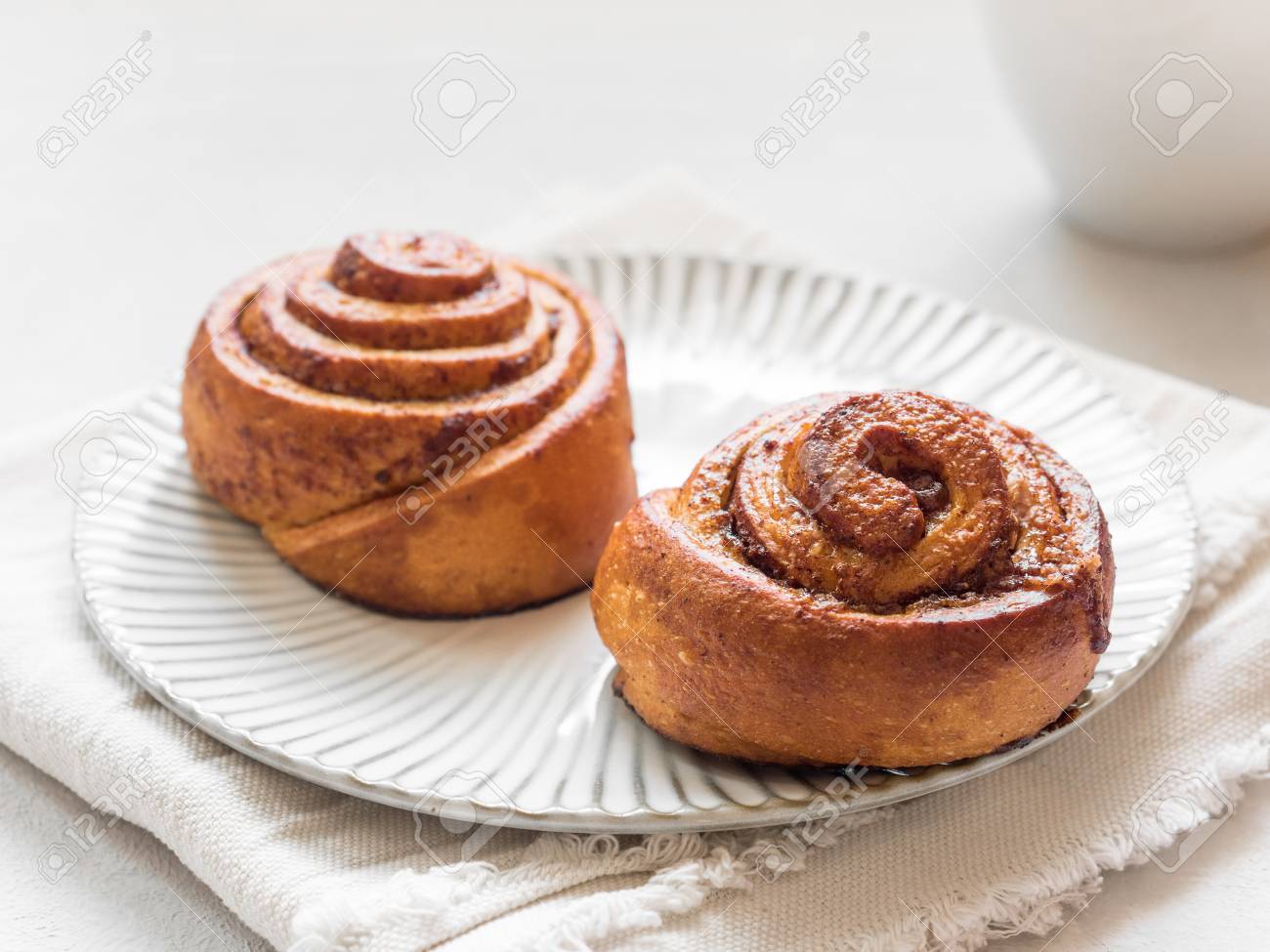 Confectionery Baking Sweet Fresh Soft Roll Bun With Cinnamon