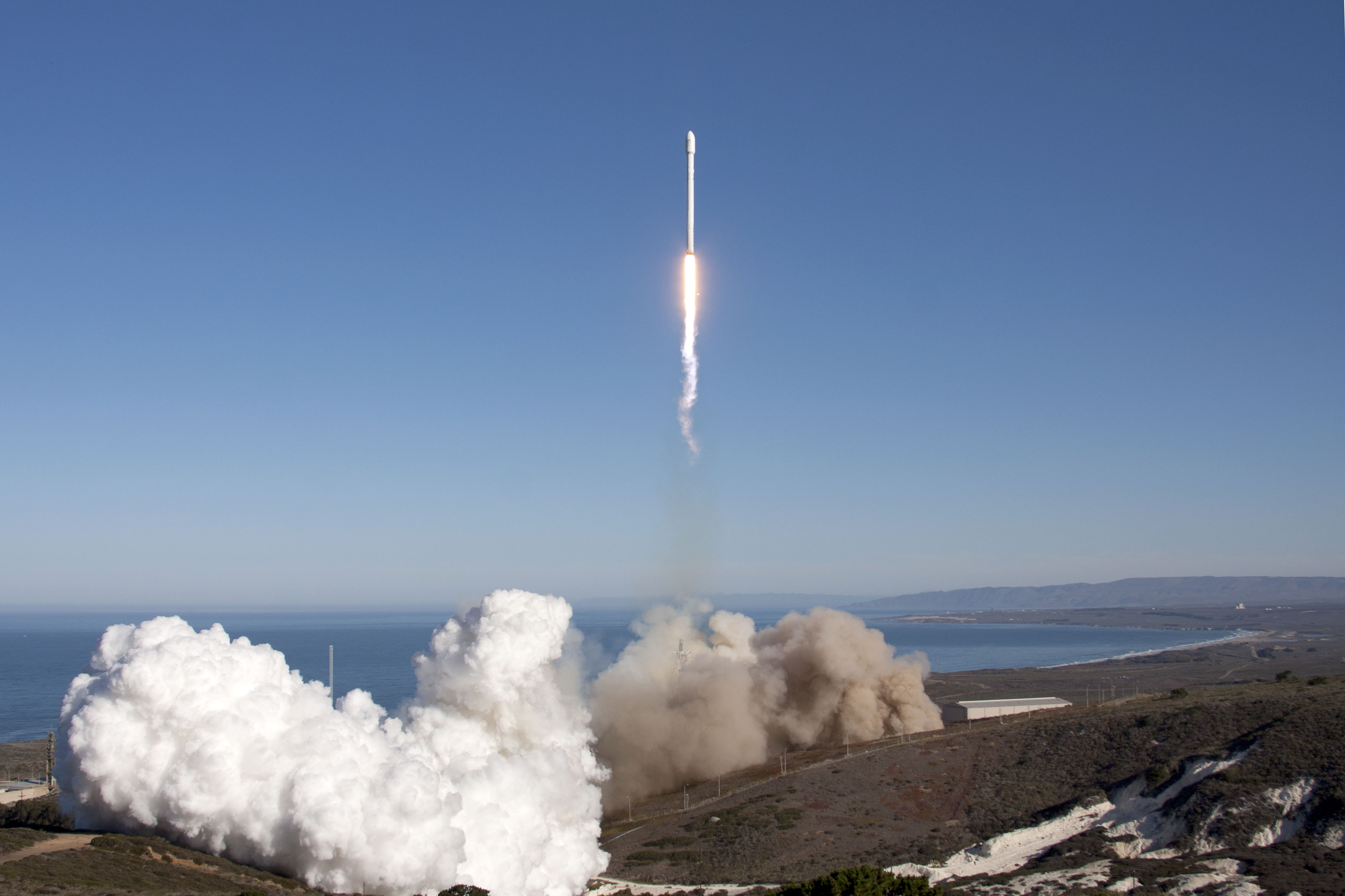 An Upgraded Spacex Falcon Rocket Roars To Life In This Split Screen