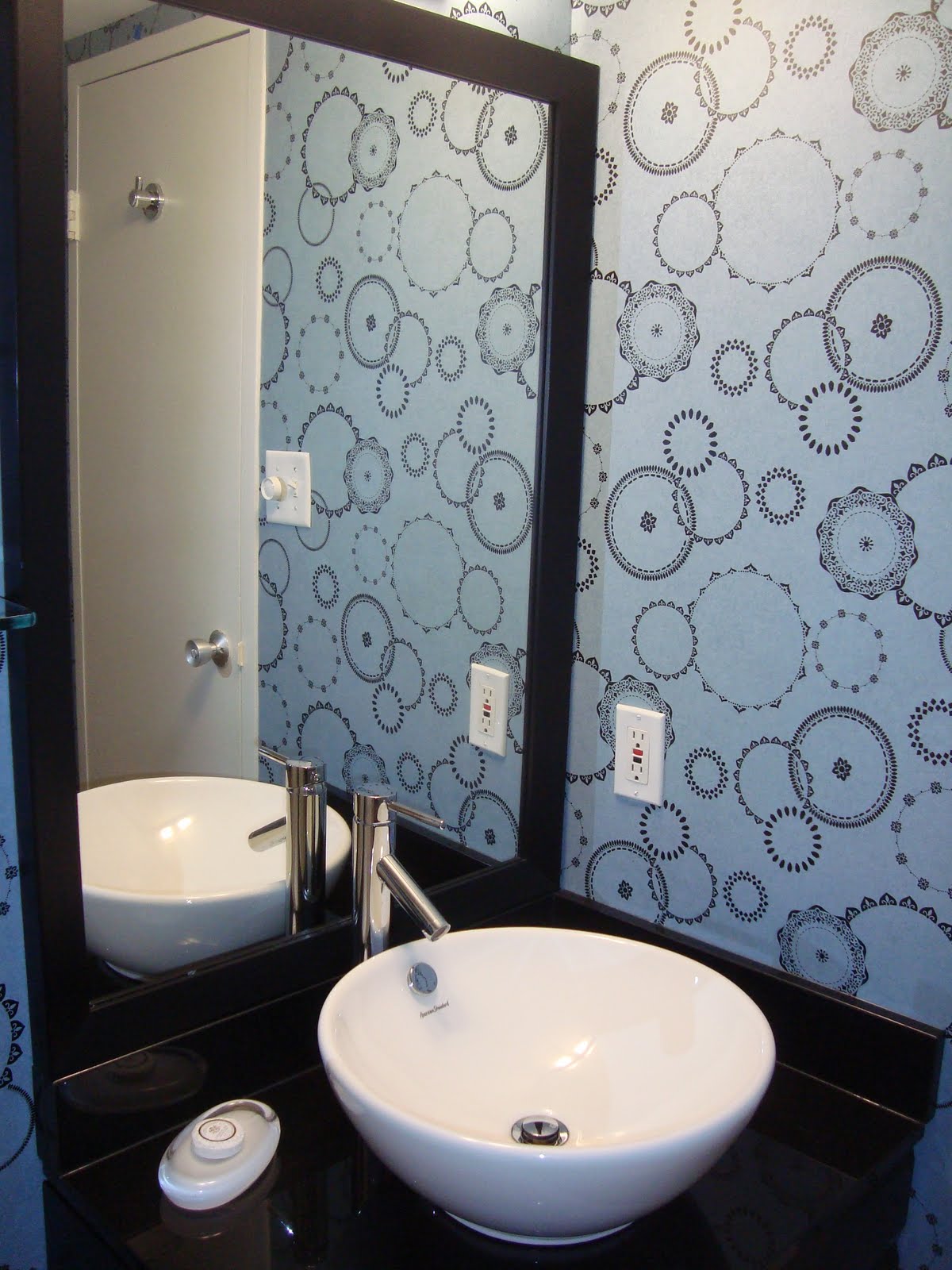 wallpaper ideas for bathrooms