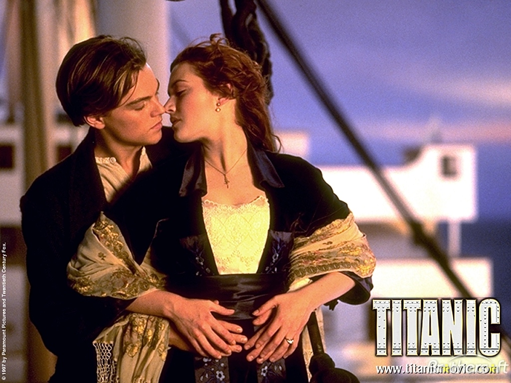 Romantic Love In Titanic Wallpaper