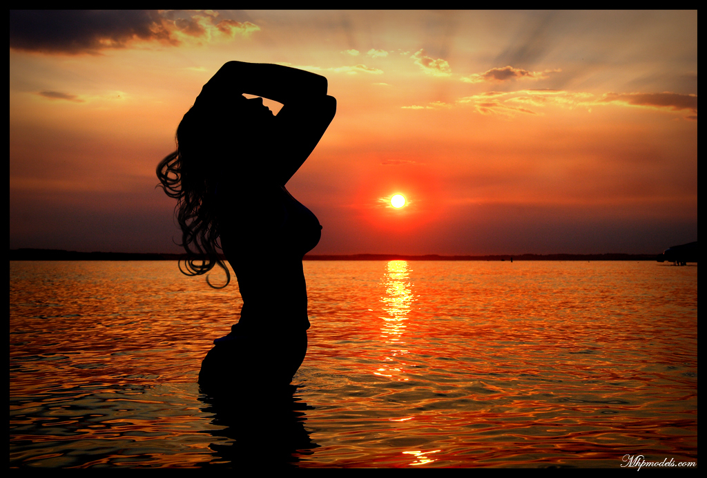 silhouette woman sun set