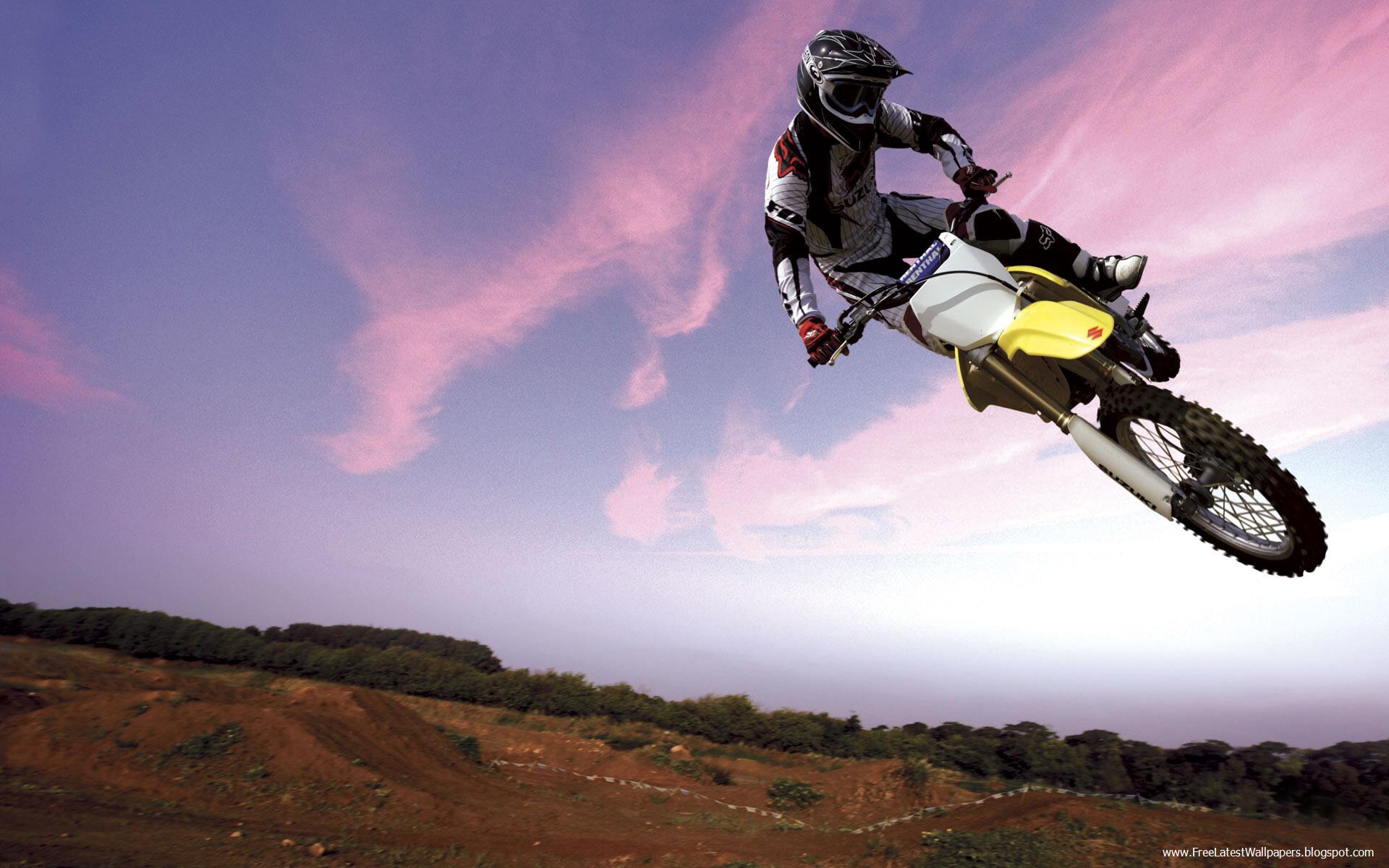 Rastro De Deporte Aventura Moto Motocross En Cielo Wallpaper
