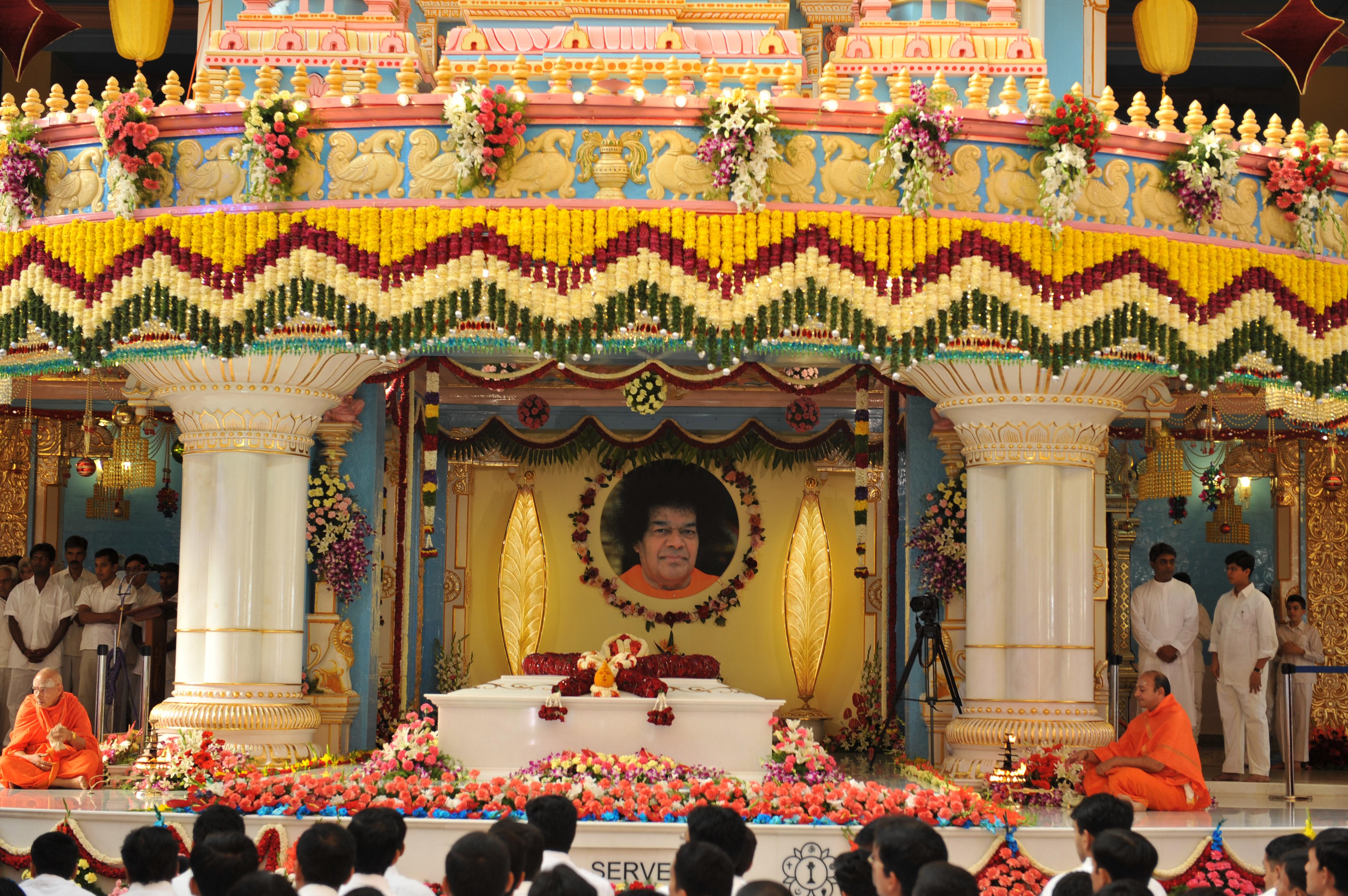 Pics of the Mahasamadhi