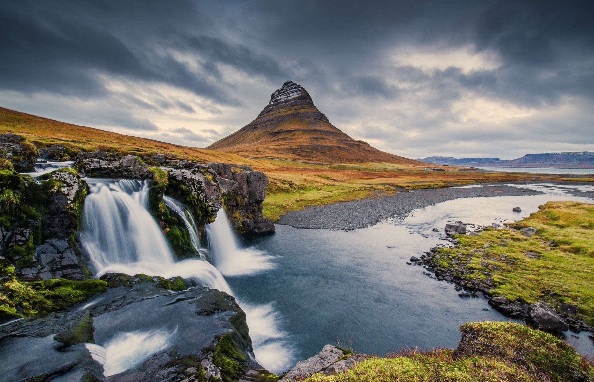 Mountain Kirkjufell Iceland waterfall wallpaper background