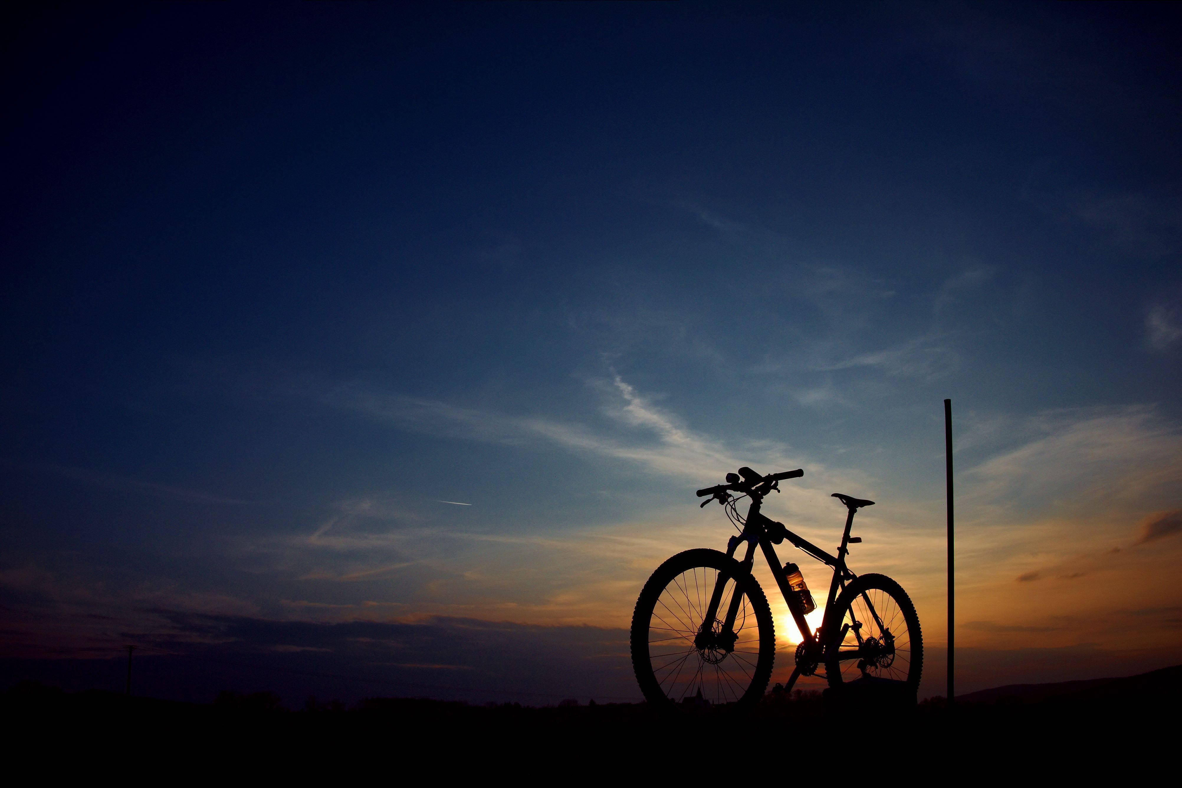Mtb Silhoutte And Sunset U71g3rhskd70881n Wallpaper