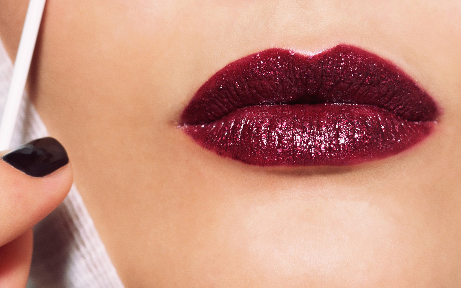 Beautiful Red Lips HD Wallpaper