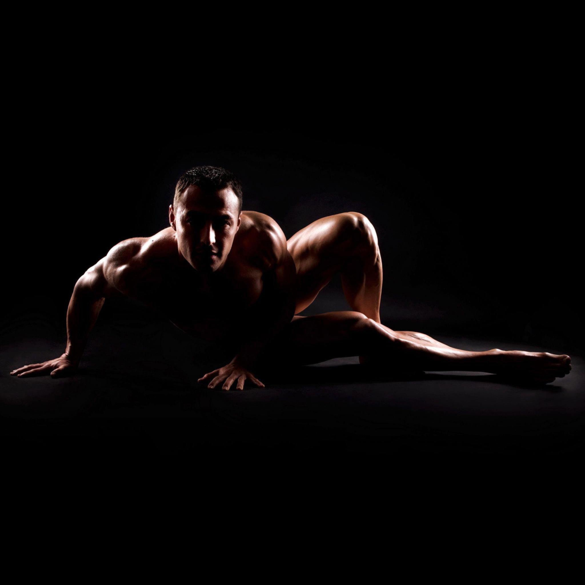 Bodybuilder Fitness Figure Posing iPad iPhone HD Wallpaper