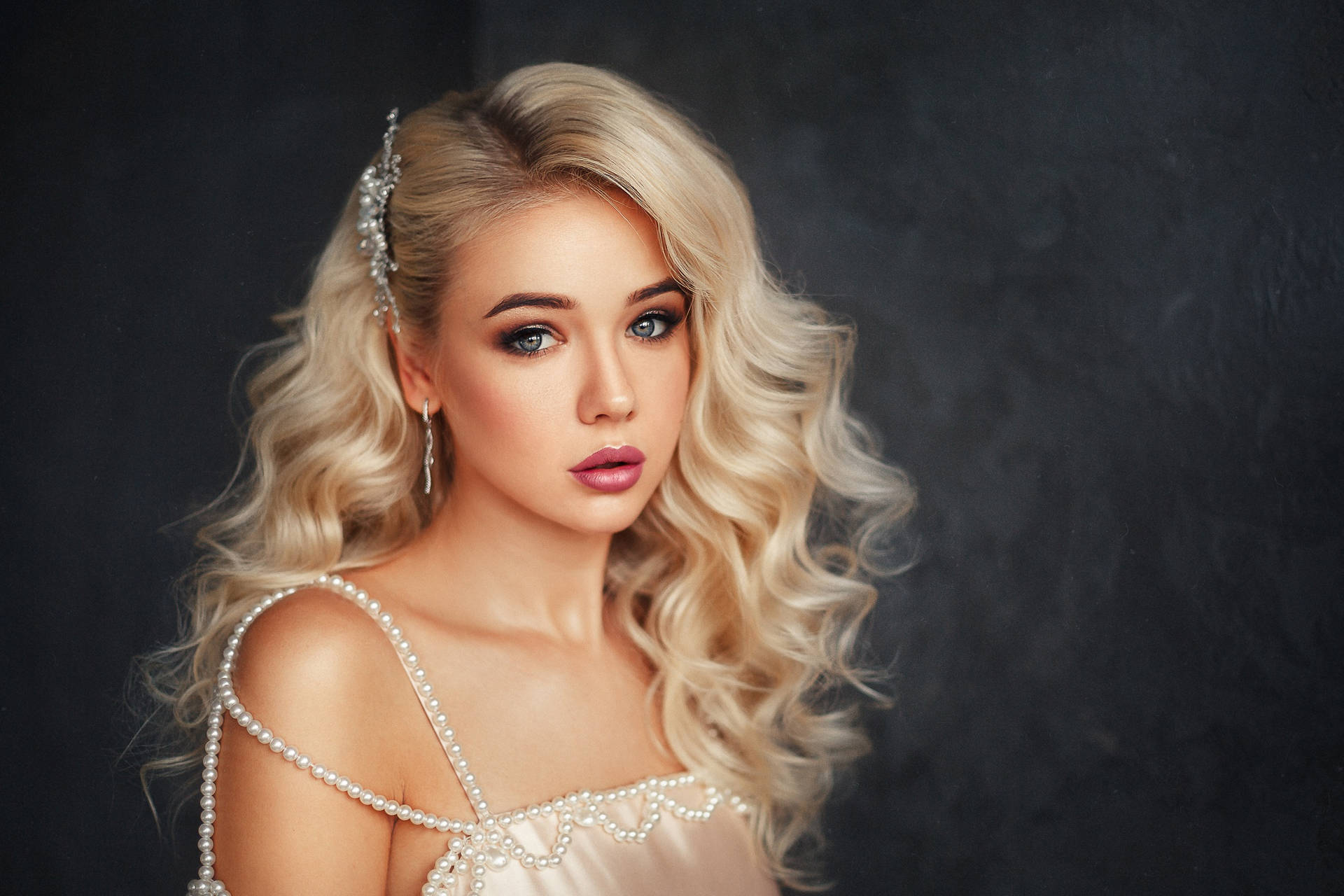 Blonde Female Model Wallpaper