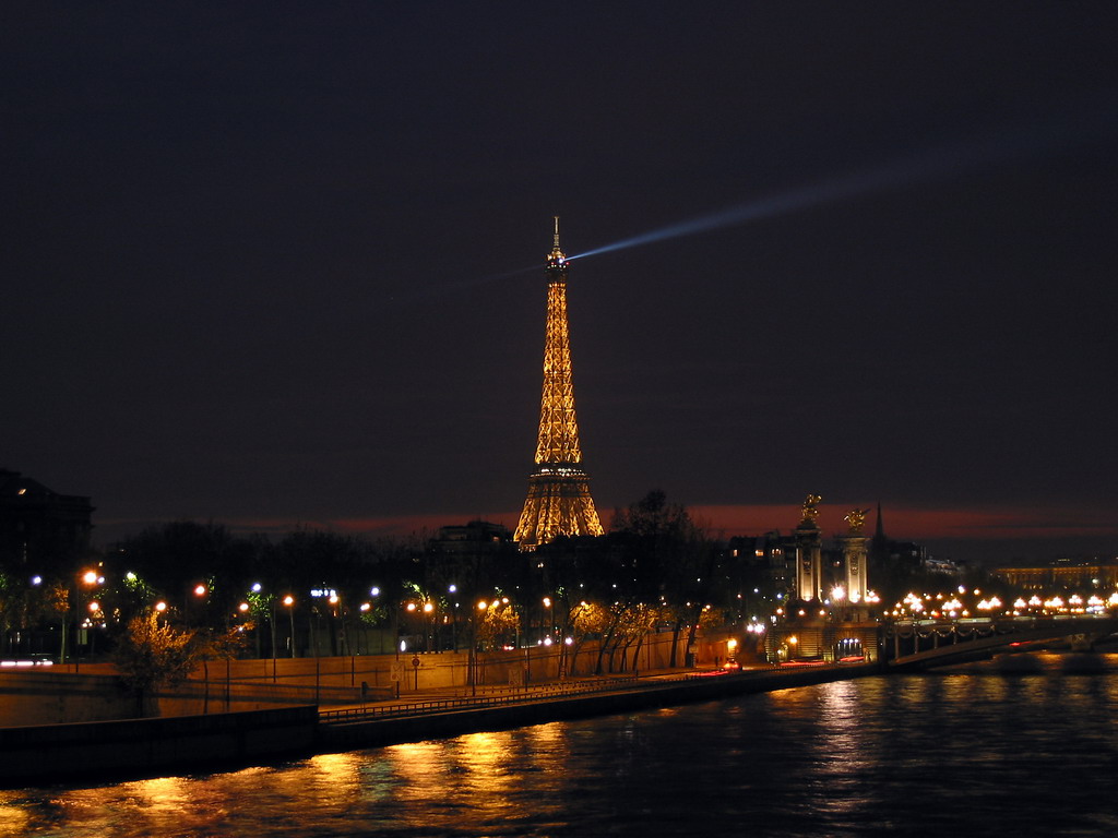 Eiffel Tower Paris France HD Desktop Wallpaper