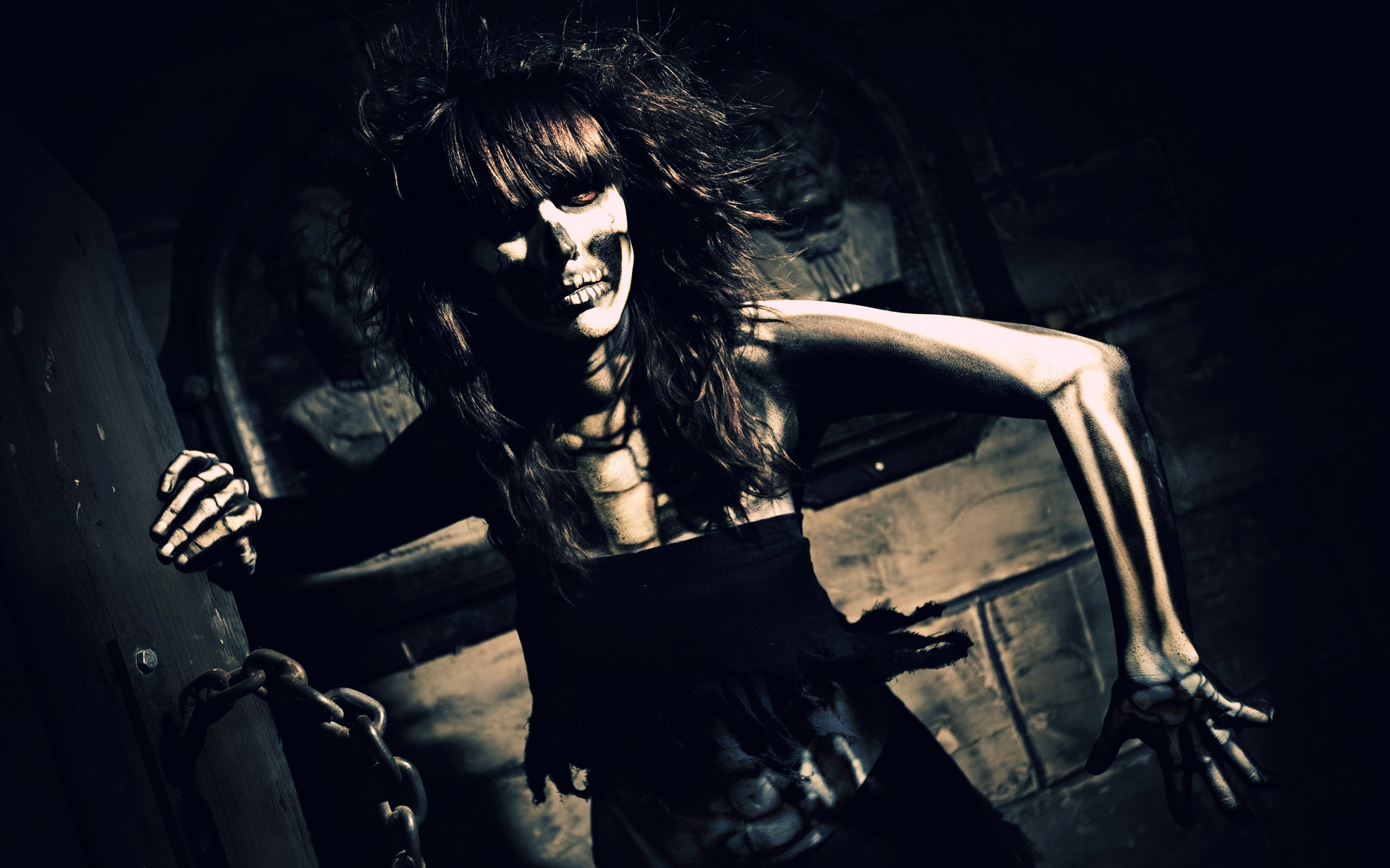 Horror Scary Creepy Spooky Women Brute Bones Wallpaper Background