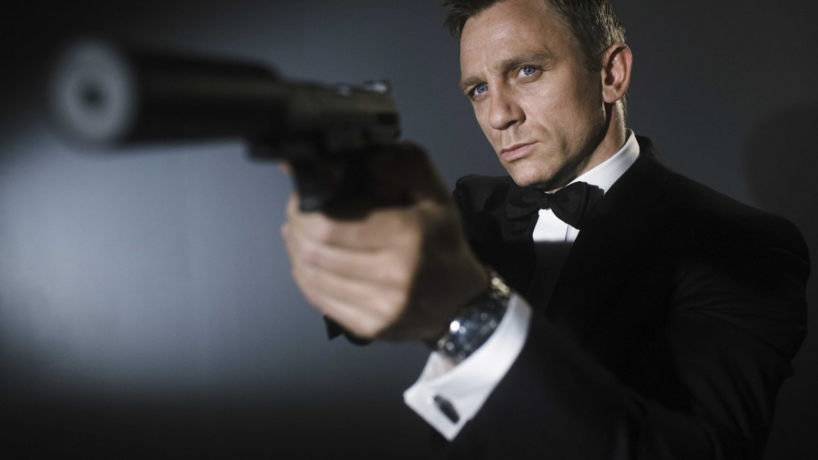 James Bond With A Gun HD Wallpaper