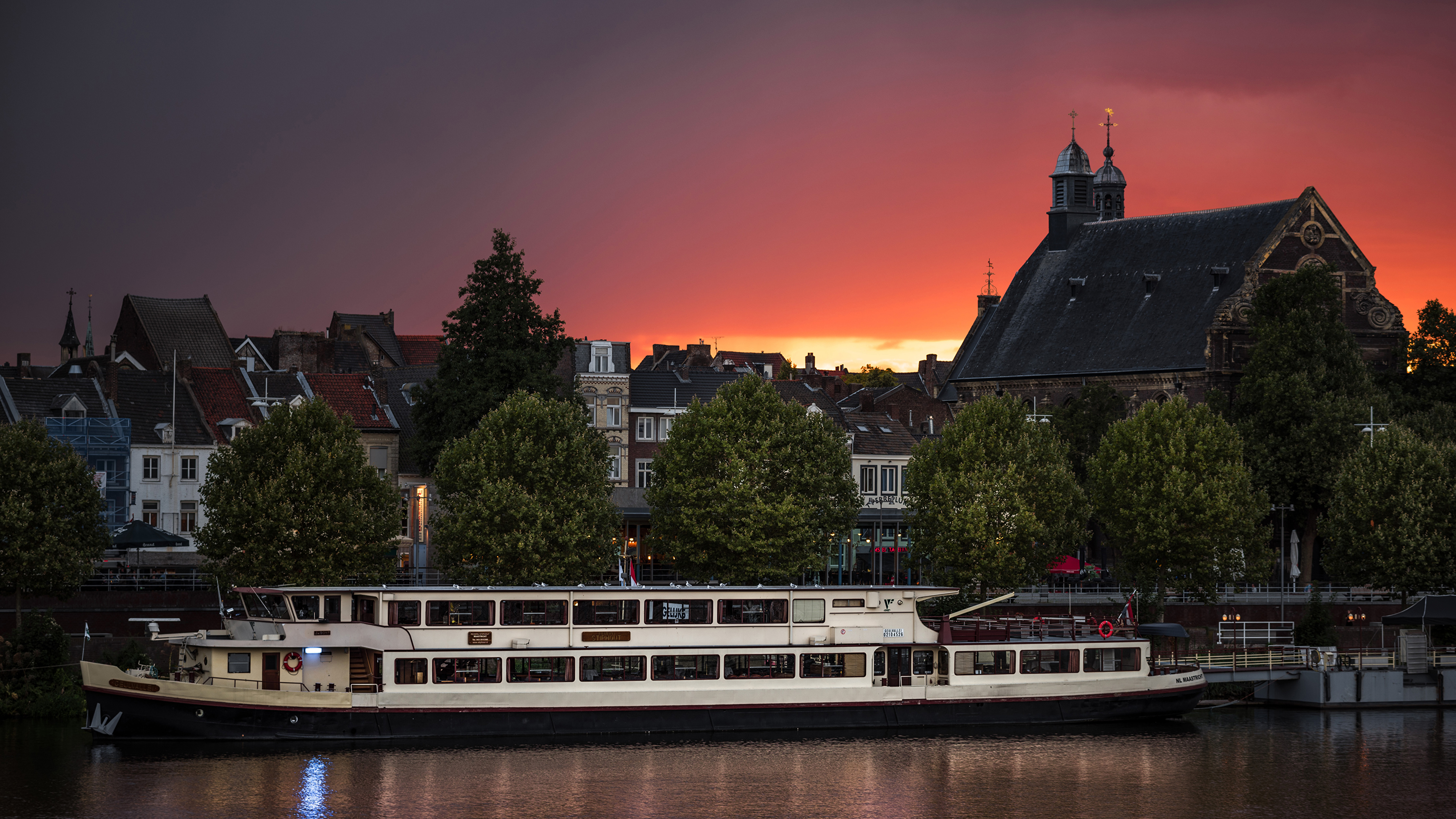 Pictures Herlands Maastricht Ships Berth Evening