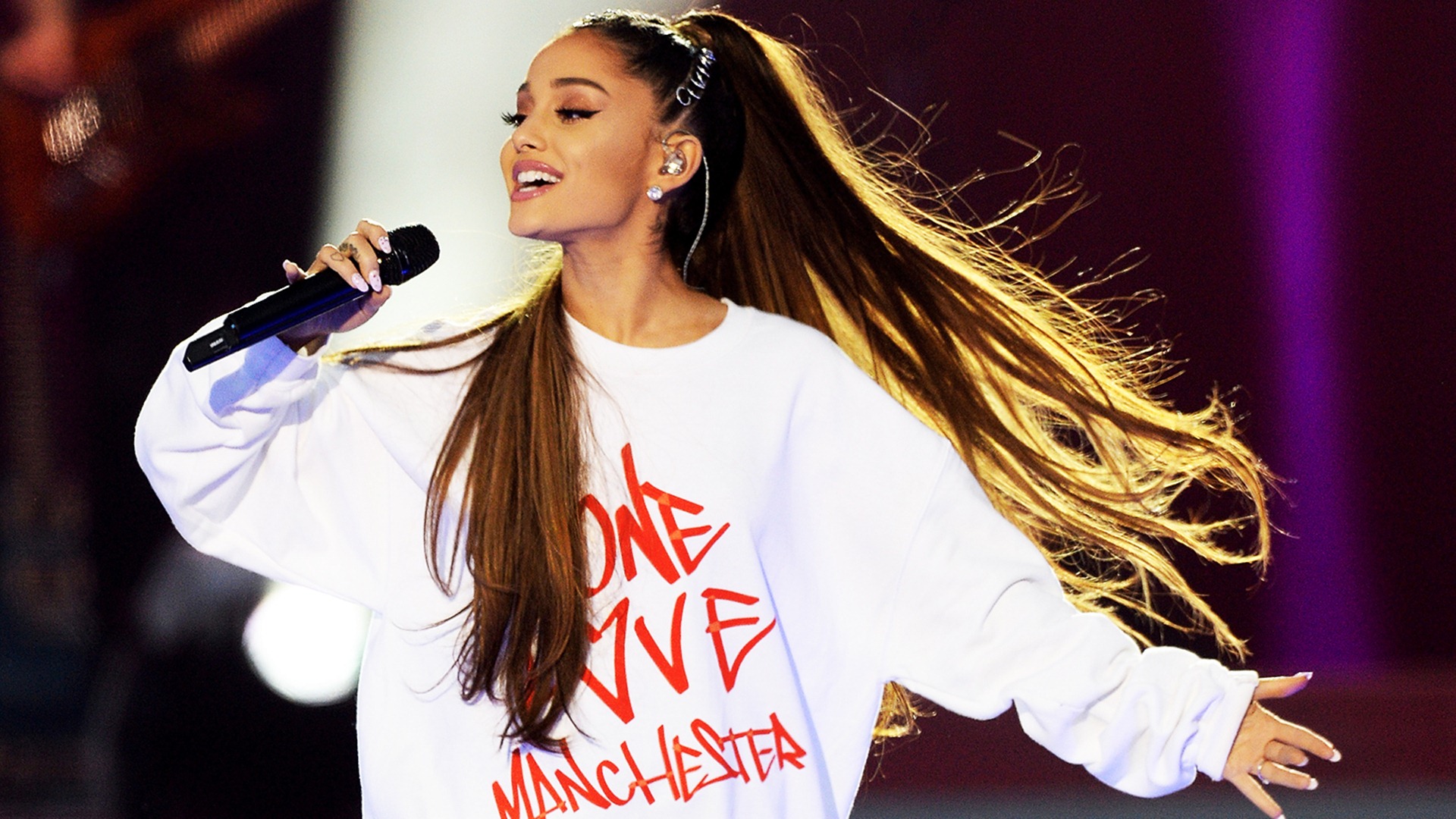 Ariana Grande Wallpaper