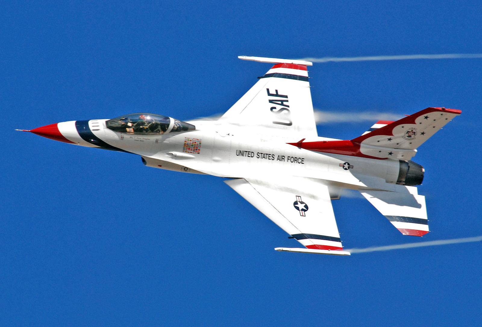 CoolPix   Airshow Thunderbirds F 16 And A Big Blue Sky   blog