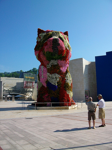Jeff Koons Puppy With Guggenheim Museum Exterior In The Background
