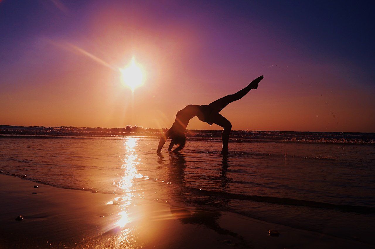 Photos Sun Sea Girls Gymnastics Sunrises and sunsets