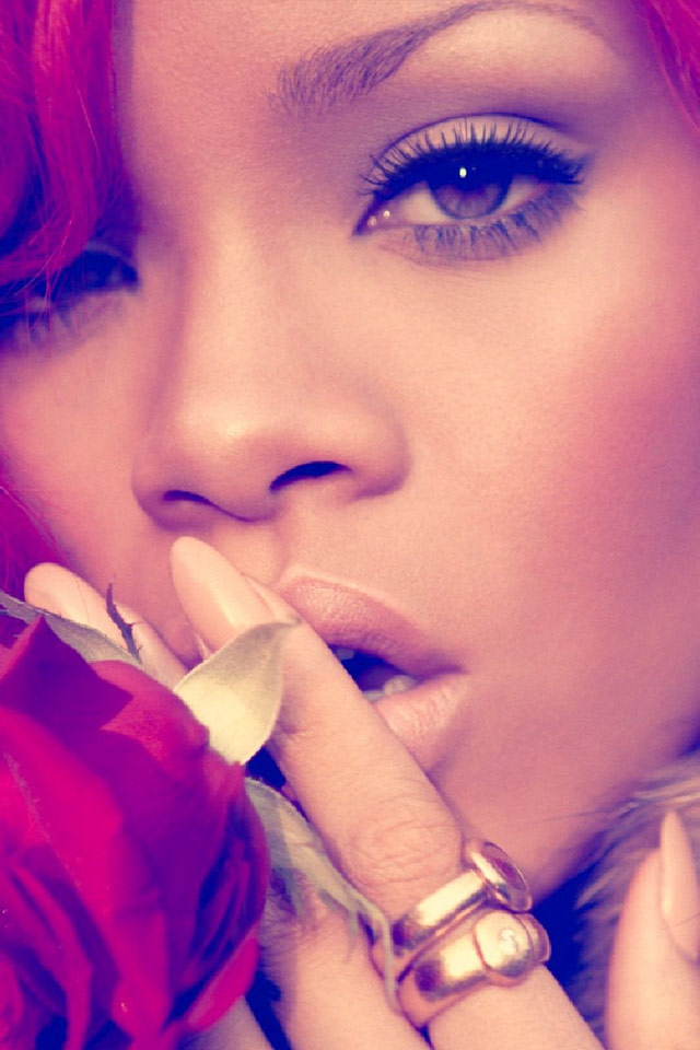 Zoom Wallpaper iPhone Rihanna