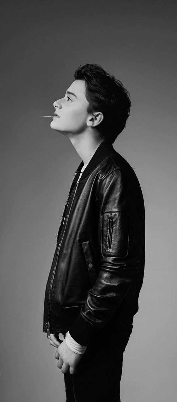Desktop Noah Schnapp Wallpaper