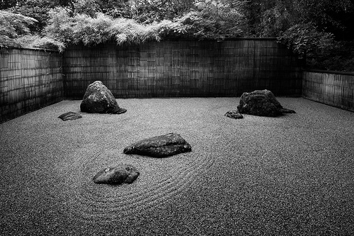 17 Peaceful Pictures of Japanese Rock Gardens
