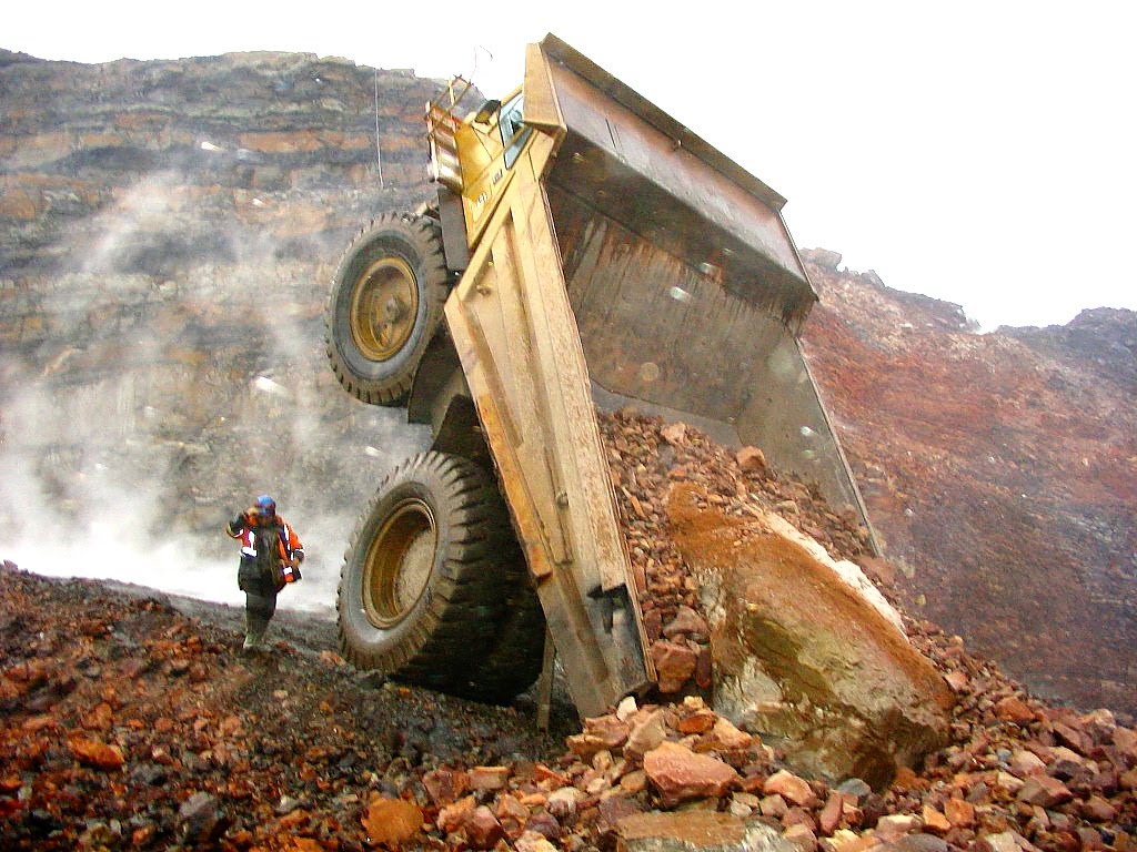 Heavy machinery accidents mishaps and other interesting mining photos