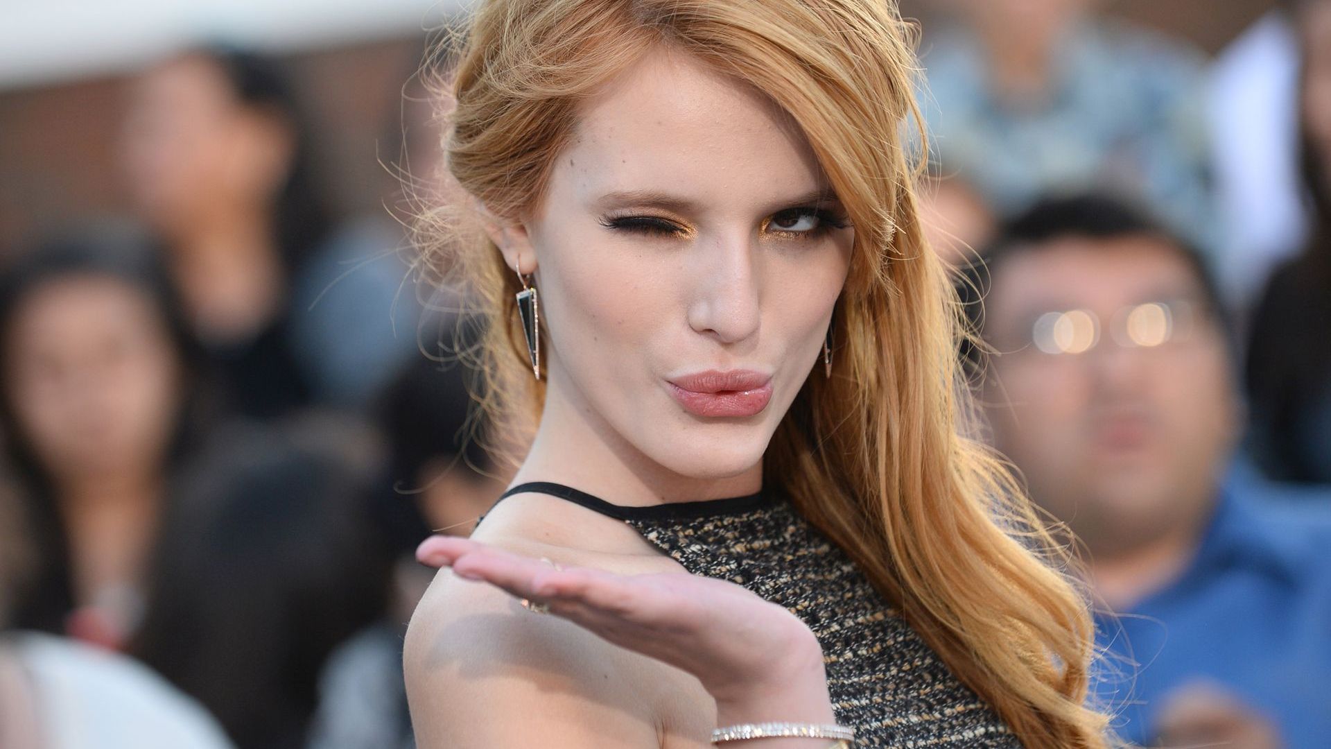 Bella Thorne Wallpaper Image Photos Pictures Background