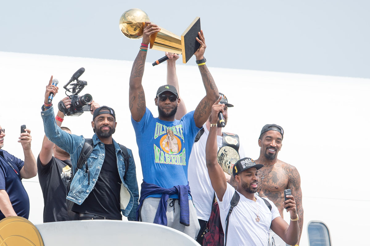 Cavaliers Return Home With Cleveland S First Title In Years