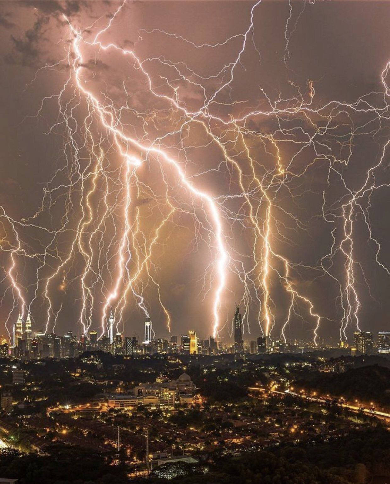 Aesthetic Yellow Lightning City Wallpaper