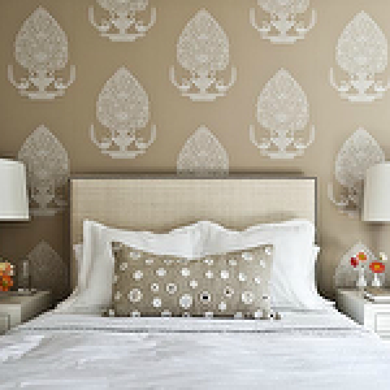 Bedrooms kelly wearstler imperial trellis wallpaper imperial trellis