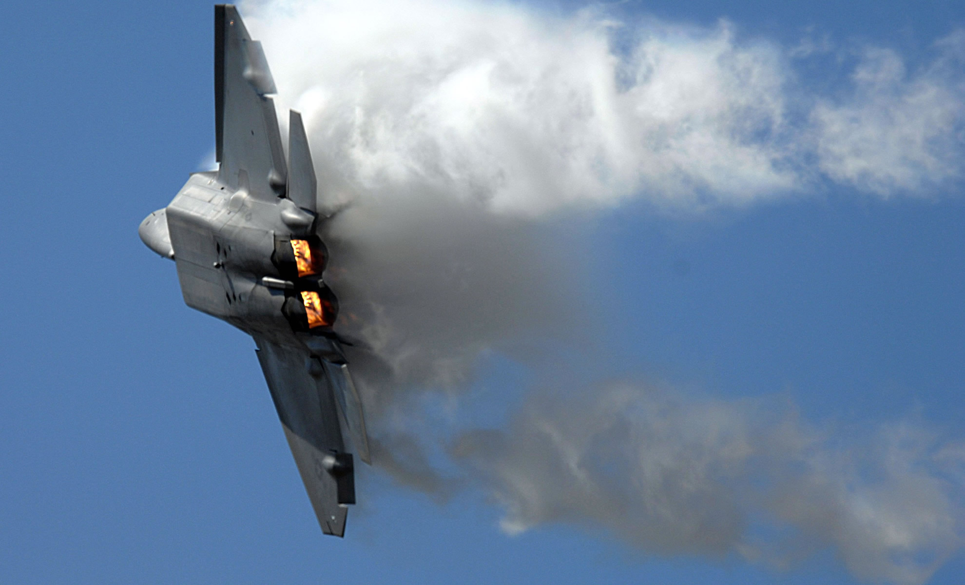 F22 Raptor Right Turn With Vapor Transport Wallpaper Image Featuring