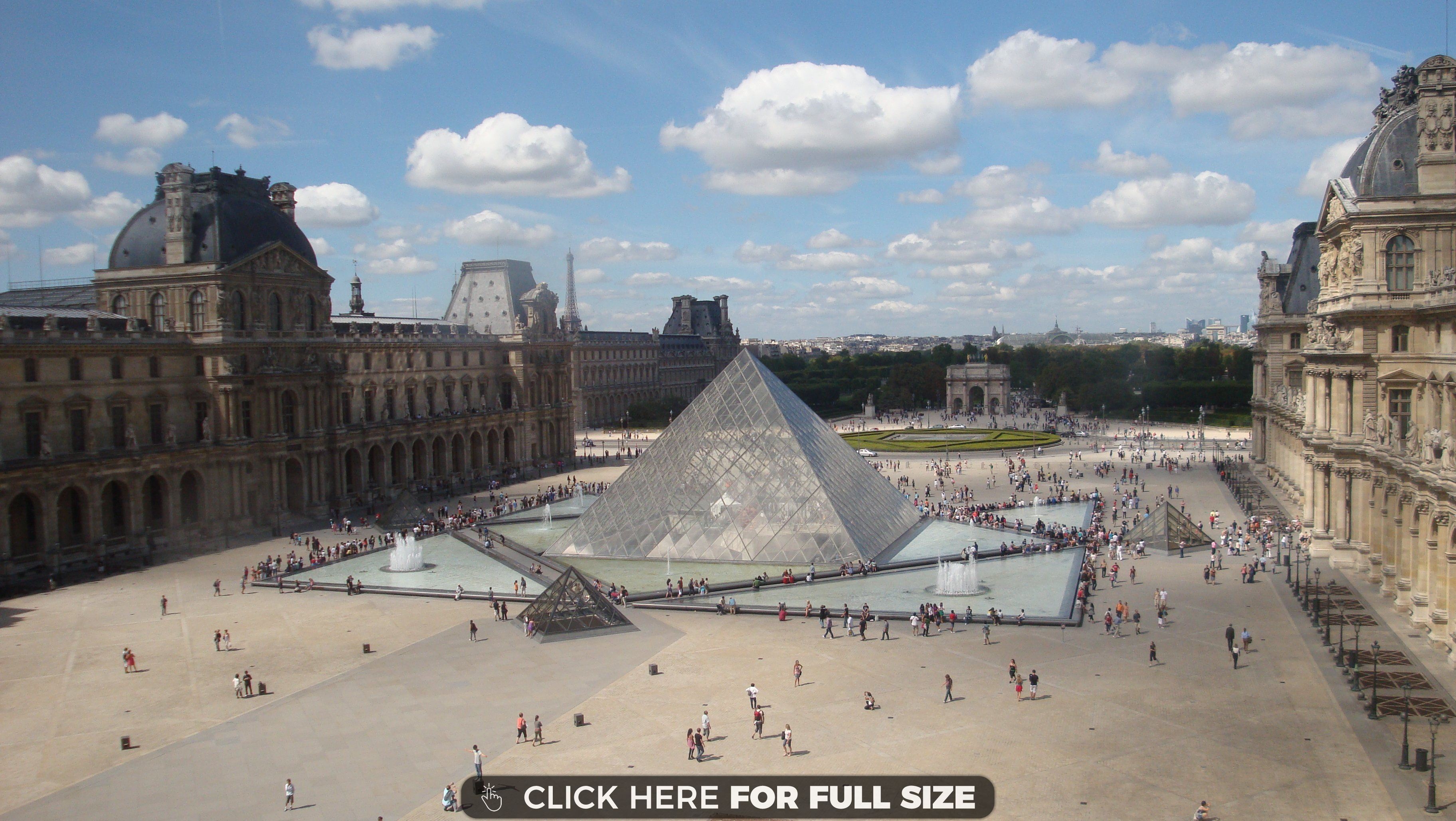 Top The Louvre Museum In Paris Wallpaper