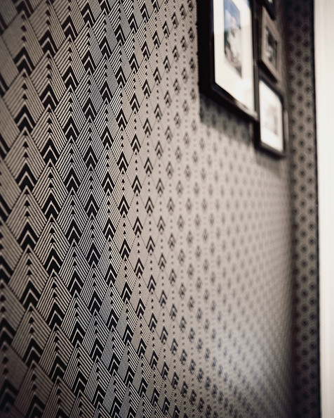 Wallpaper Black And White Art Deco Style In A Bedroom