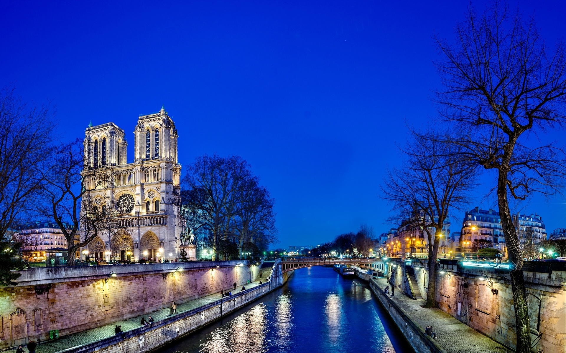 Notre Dame Cathedral Wallpaper