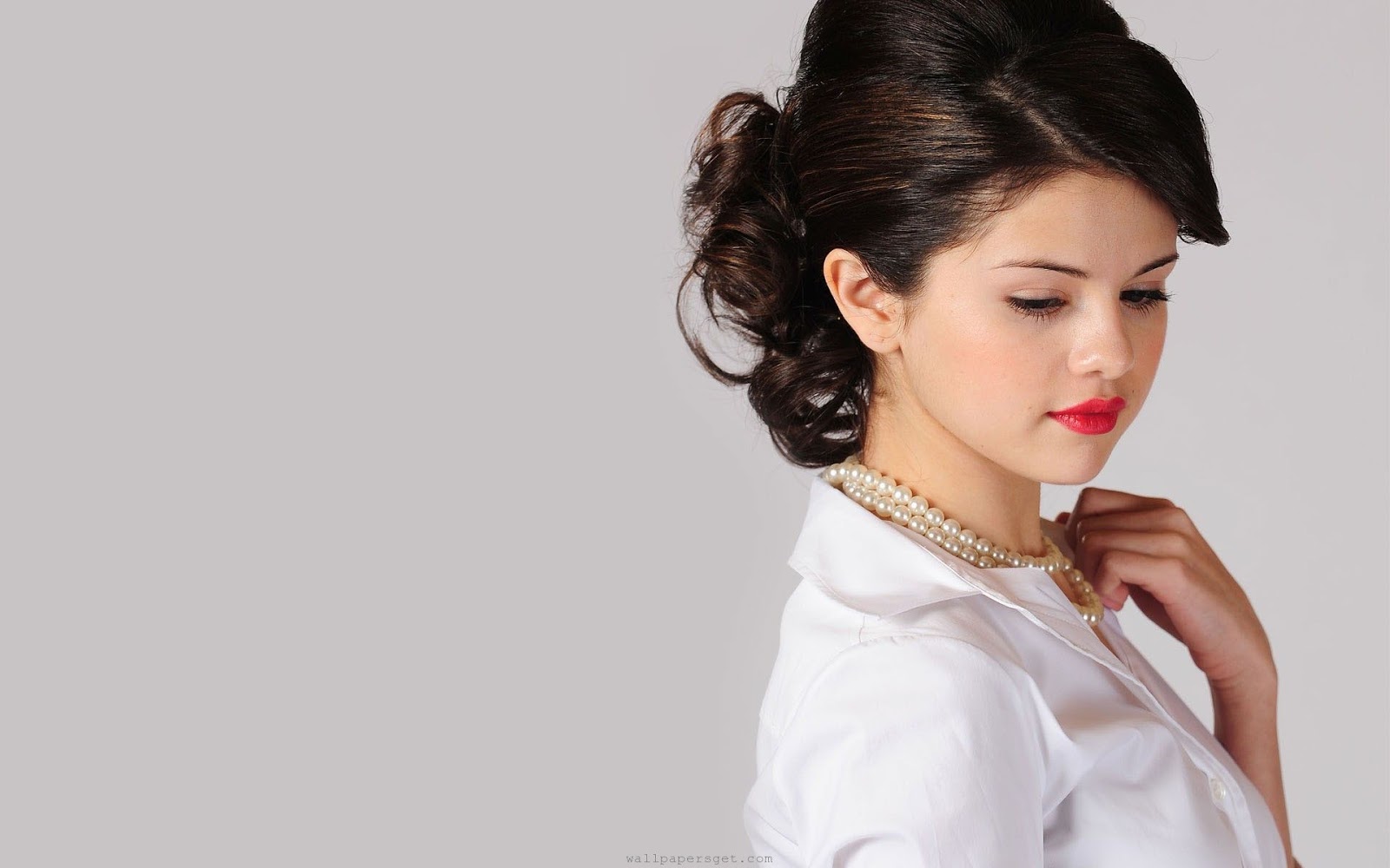 Selena Gomez HD Wallpaper