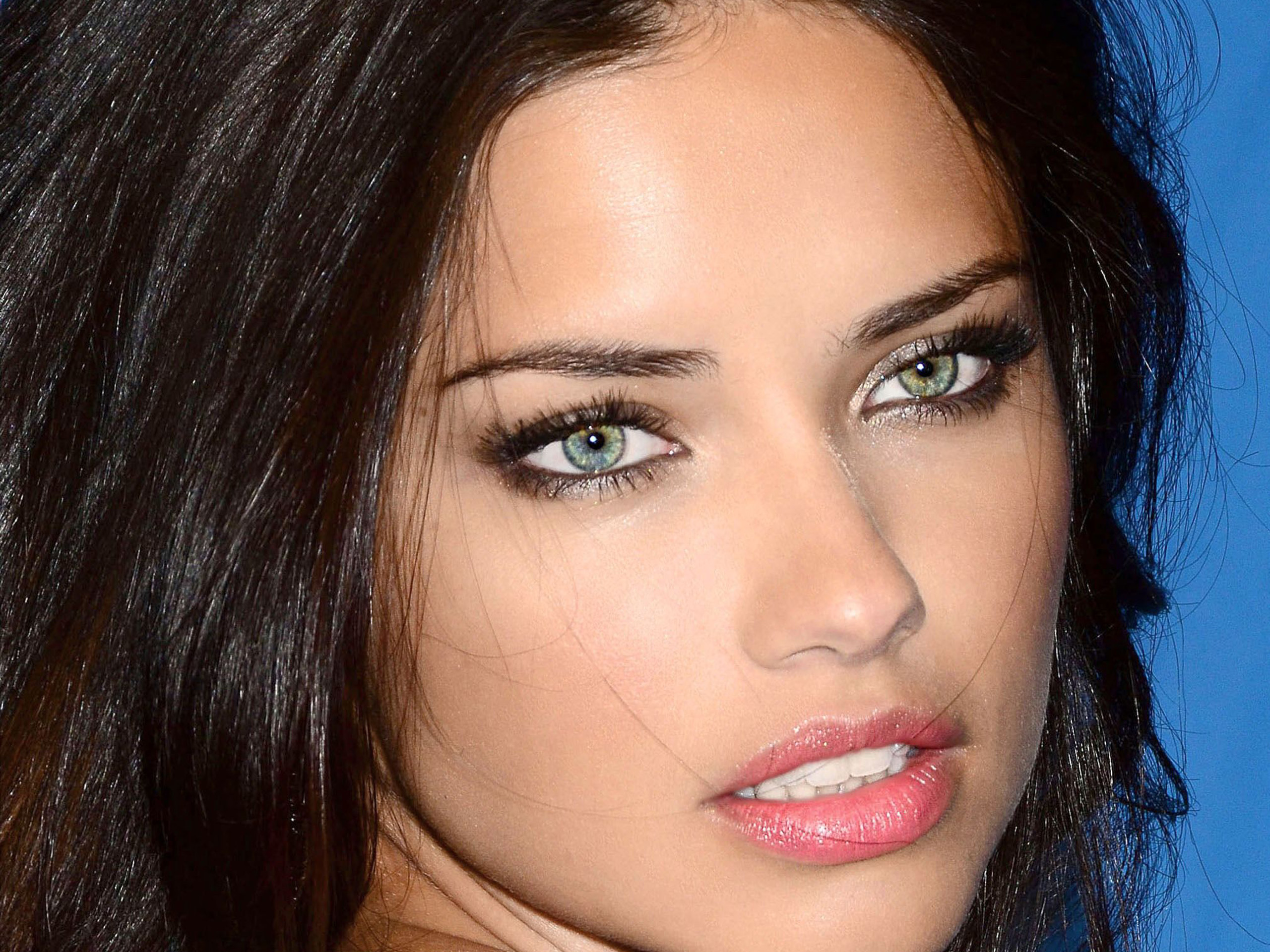 Adriana Lima Pictures Picture News