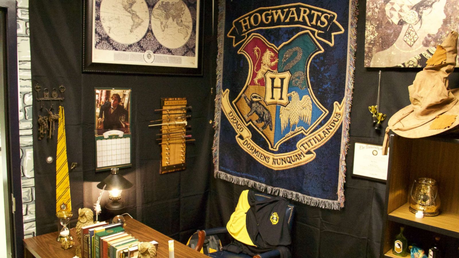 Teacher creates magical Harry Potter themed classroom to
