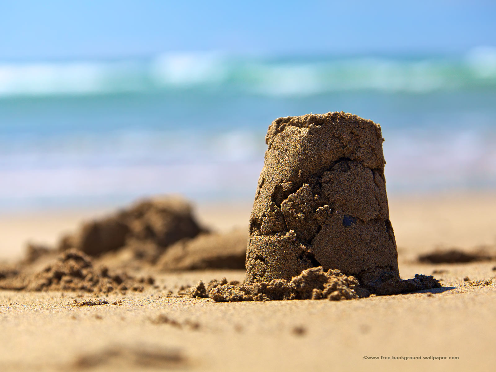 Sand Castle on Beach   Beach Background Wallpaper   1600x1200 pixels