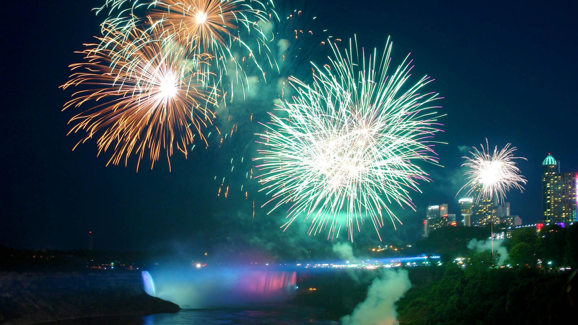 New Year Fireworks HD Wallpaper