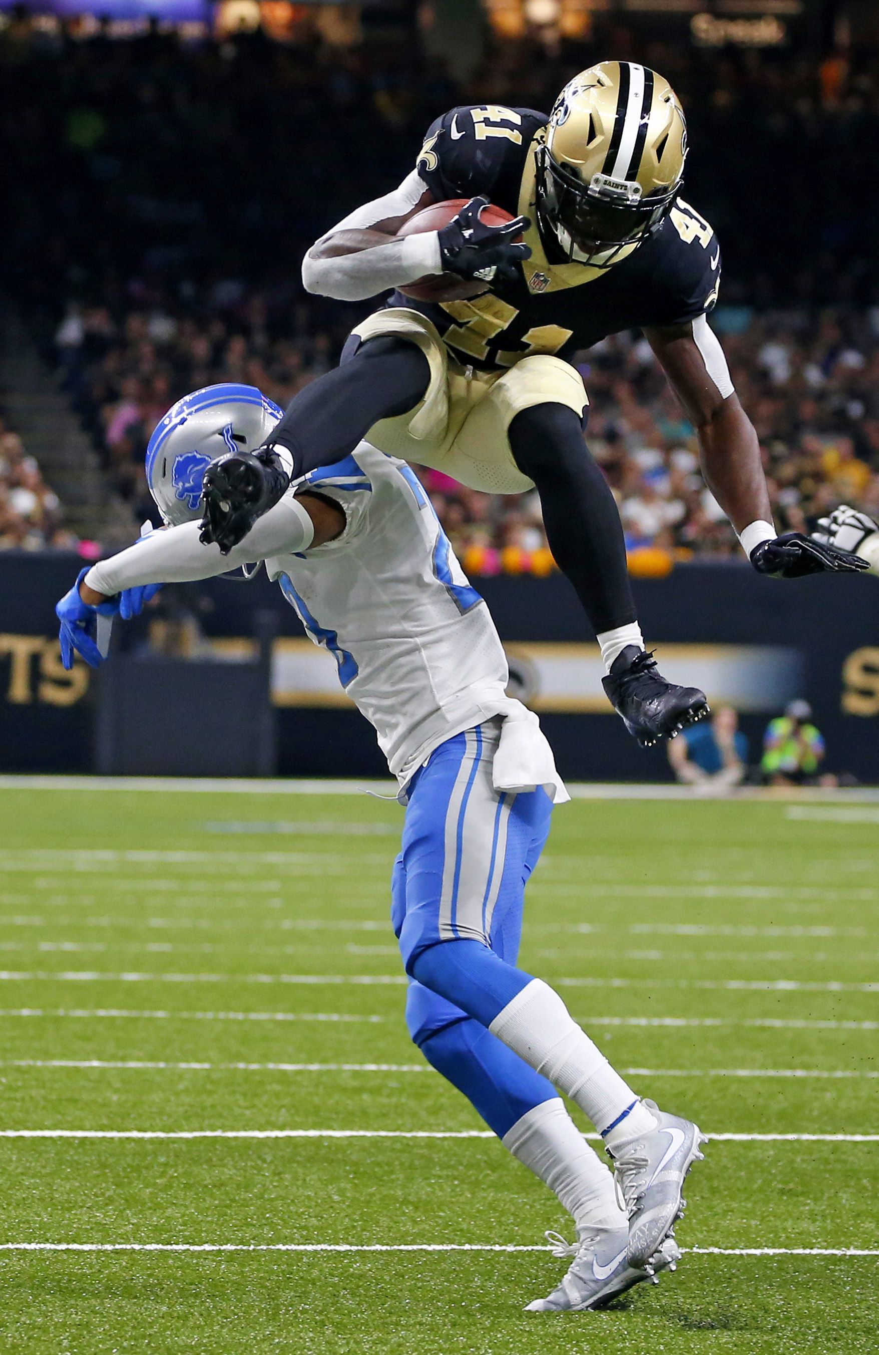 Alvin Kamara Going Up For His Saints In Week Leaping Over