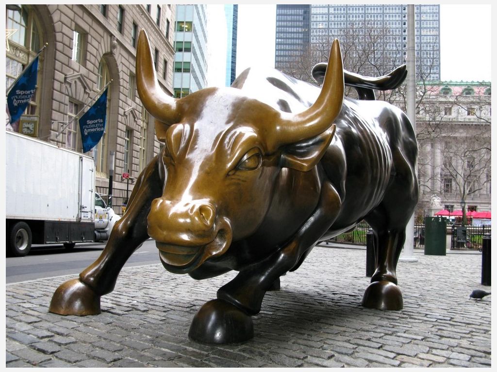Wall Street Bull Statue Charging