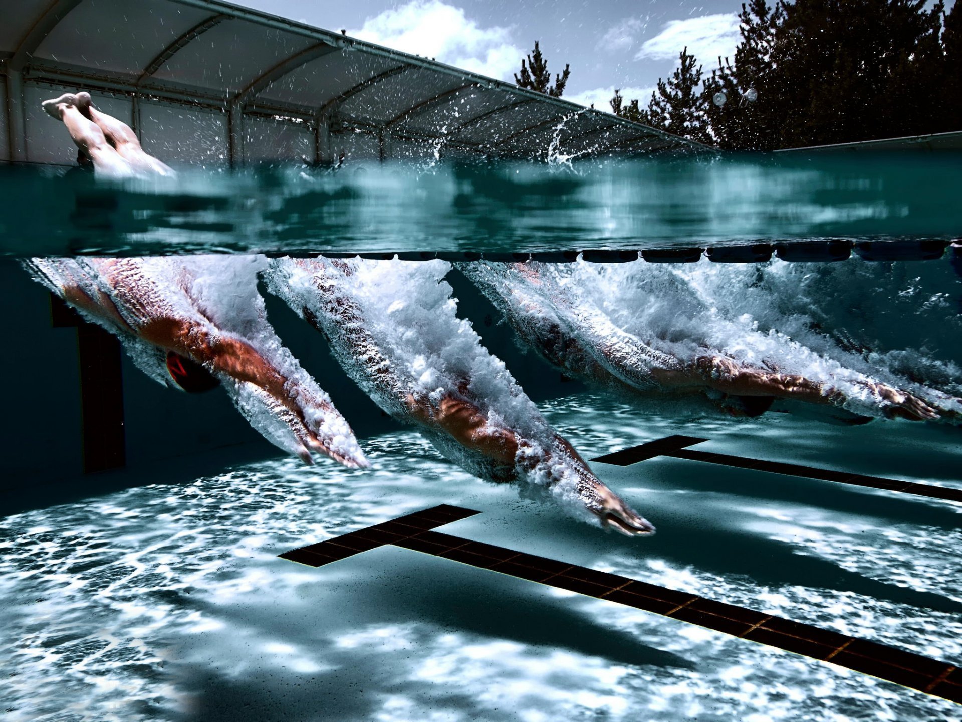Swimming Jump Spray HD Wallpaper