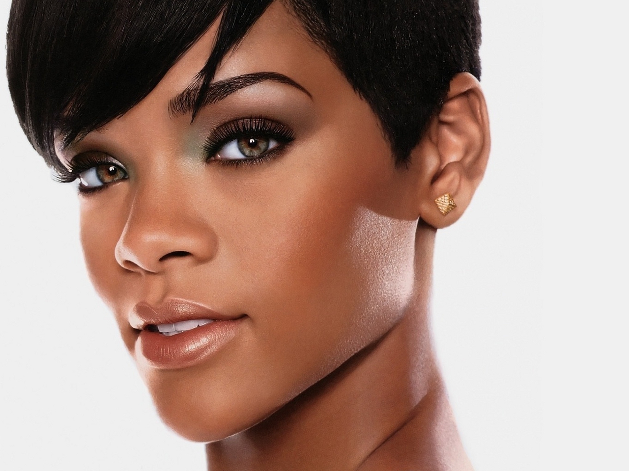 Rihanna Covergirl Lashes Wallpaper