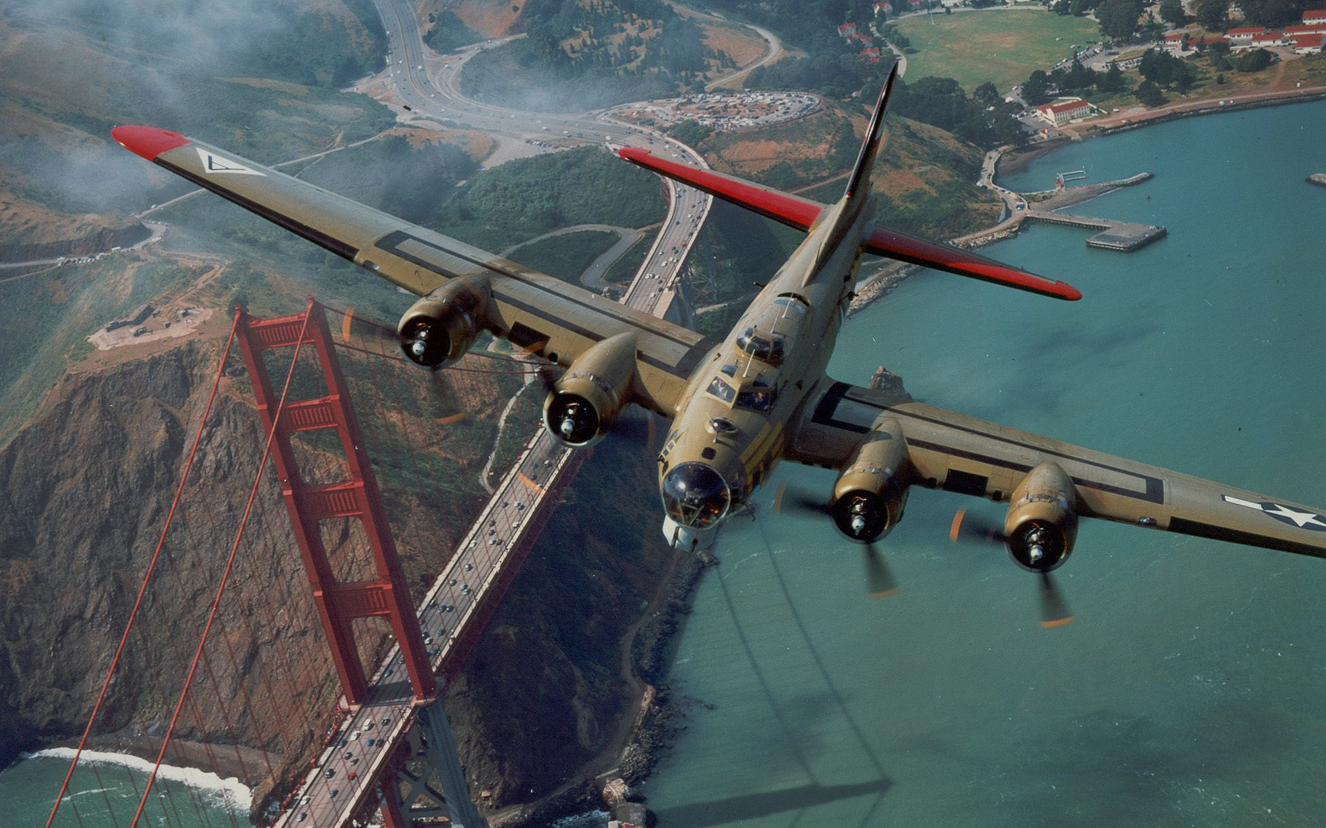 Daily Wallpaper B Flying Fortress Flies Over The Golden Gate