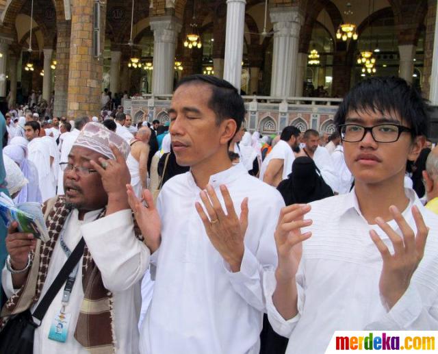 Foto Keluarga Joko Widodo Jokowi Bersama Berdoa