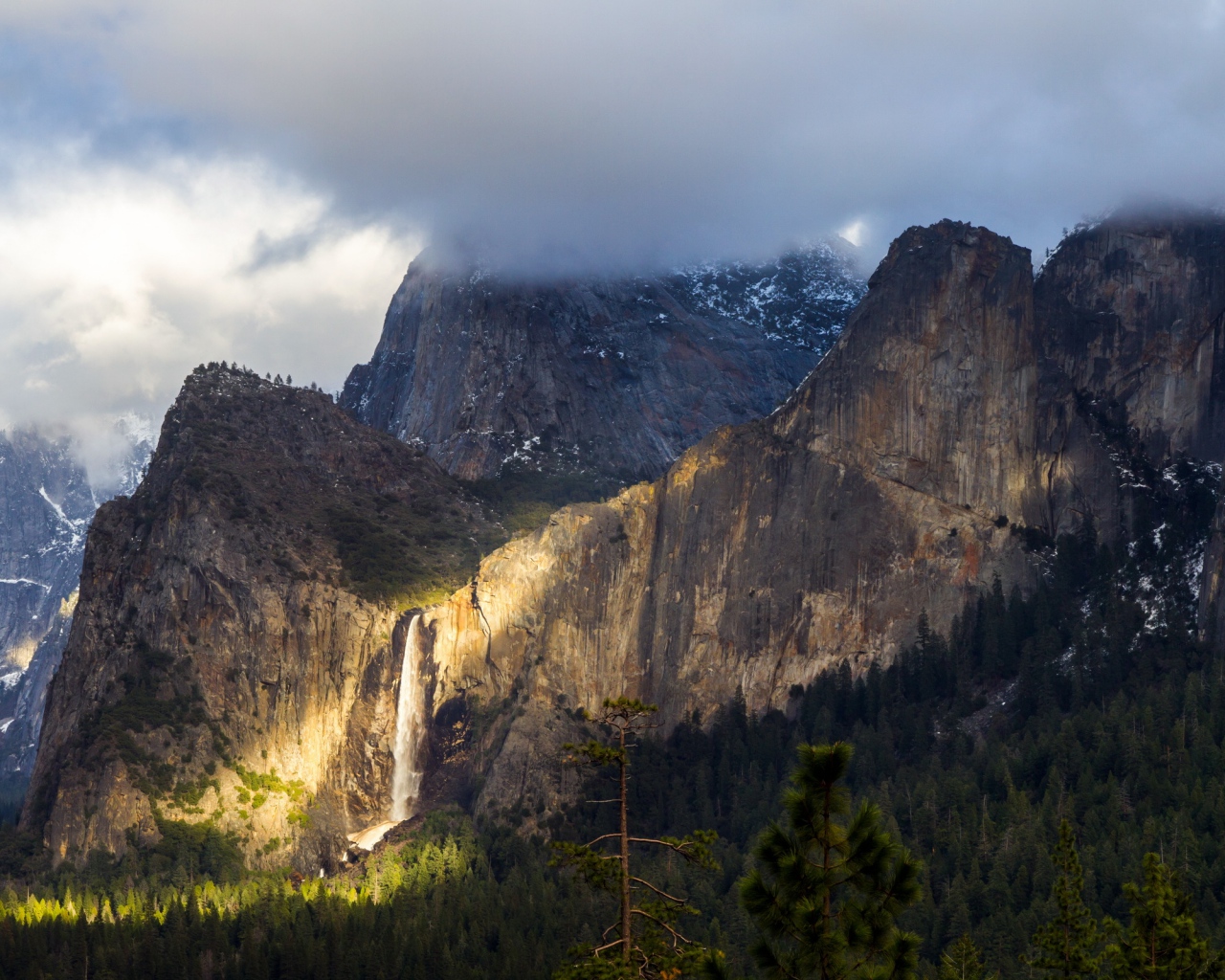 Yosemite National Park Mountain Fog Wallpaper