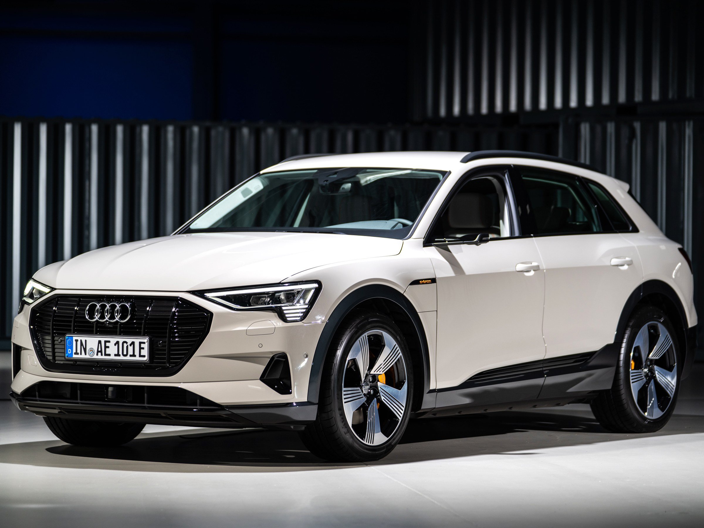 How Audis Electric E tron SUV Stacks Up to Its Competitors WIRED
