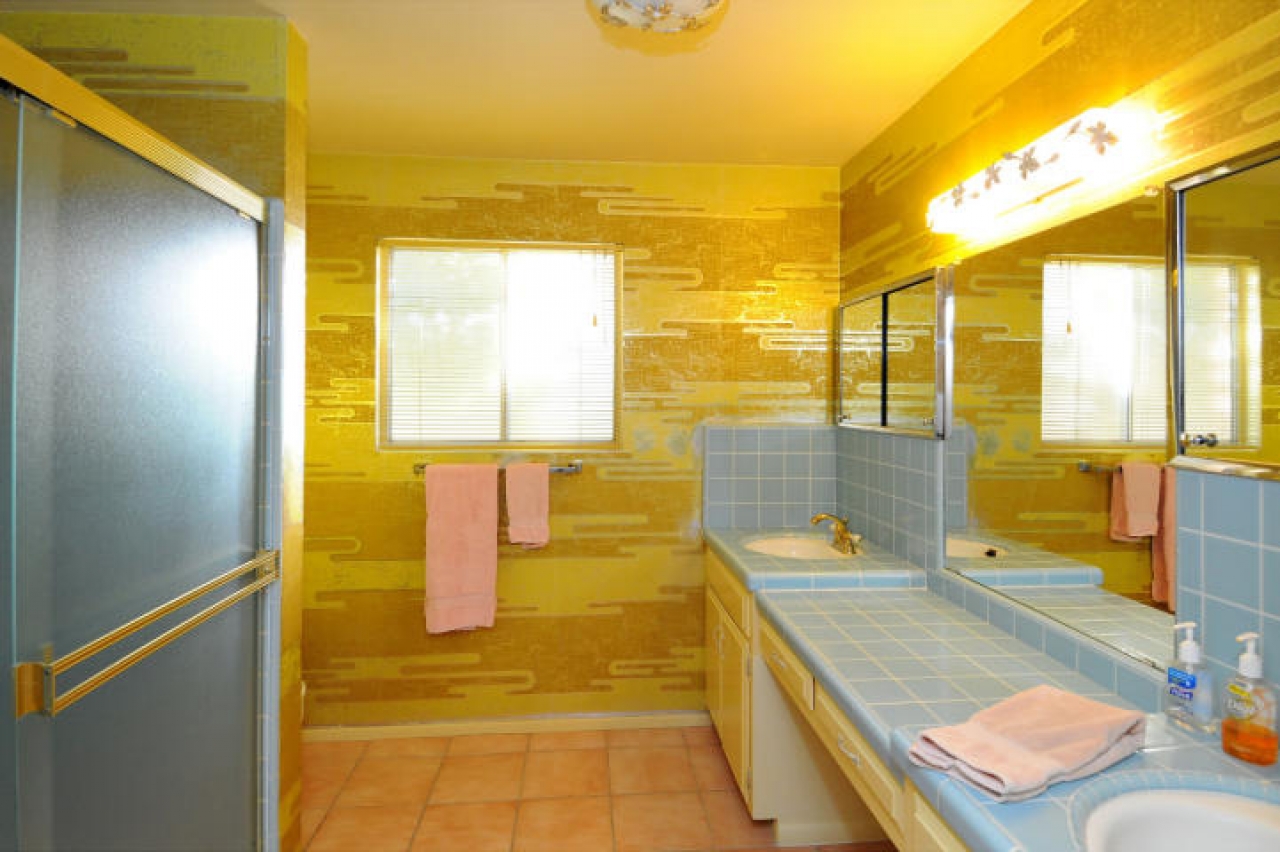 Shiny metallic old wallpaper bathroom 1963 phoenix arizona home house 1280x852