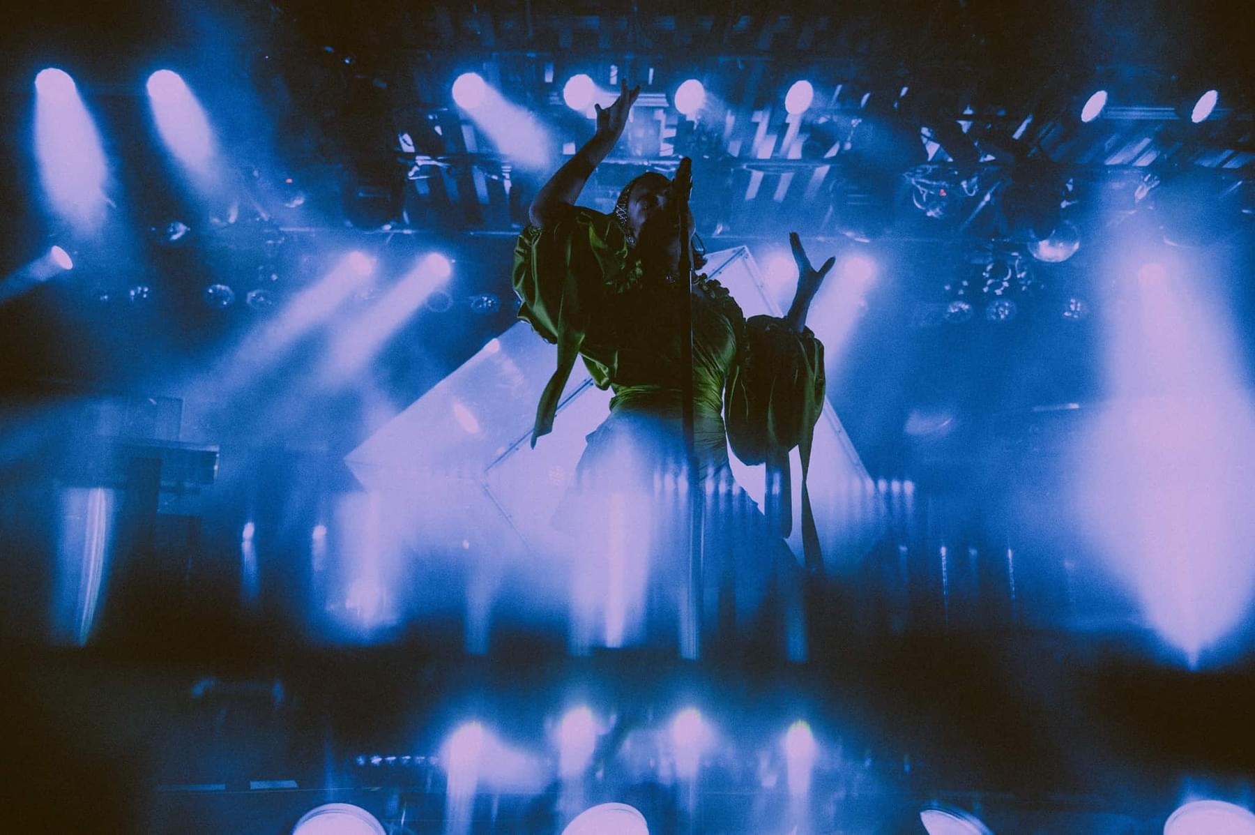 Charliexcx Commodoreballroom Vancouver Lauraharvey Wallpaper